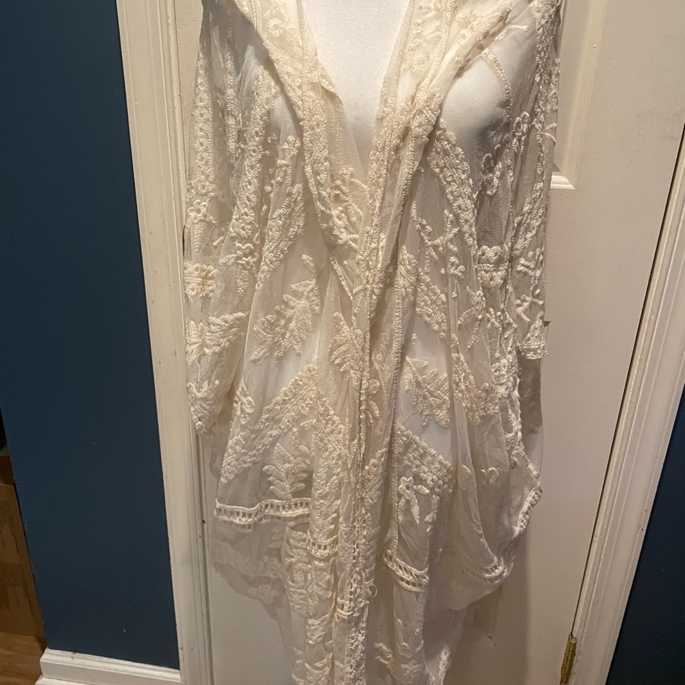 Three Bird Nest Cream Lace Kimono